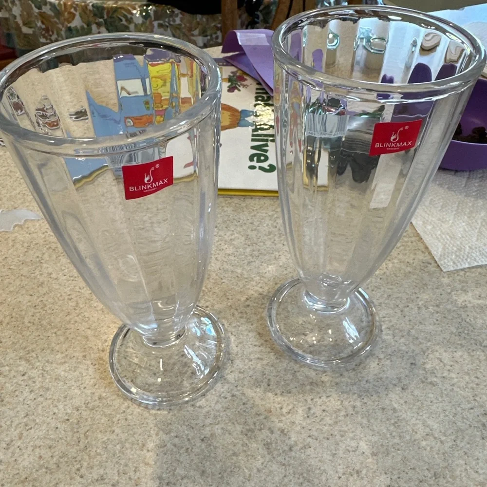 Blinkmax soda fountain glasses, a set of two brand new